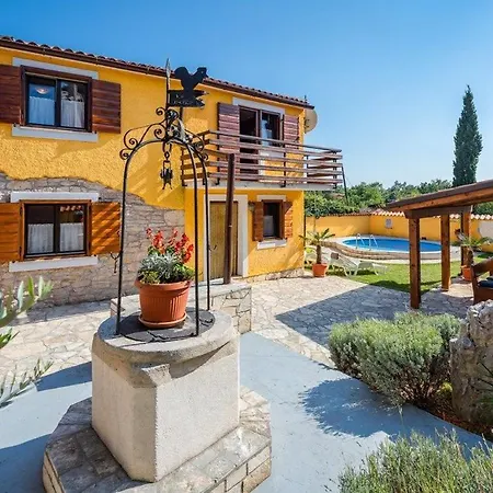 Casa de Férias House Varesko *