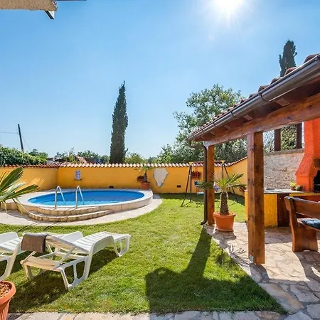 Ferienhaus House Varesko