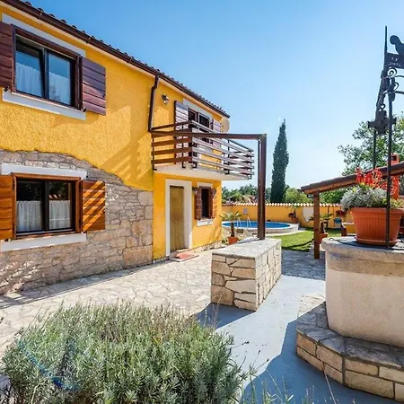 Ferienhaus House Varesko *