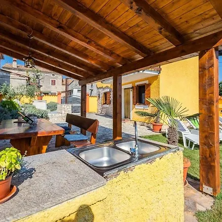 Casa de Férias House Varesko