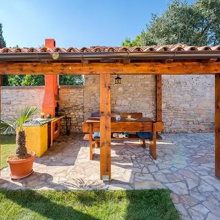 Casa de Férias House Varesko *